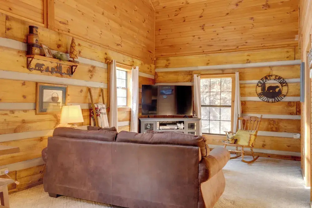 Private Hot Tub & Game Room: Mountain Retreat!