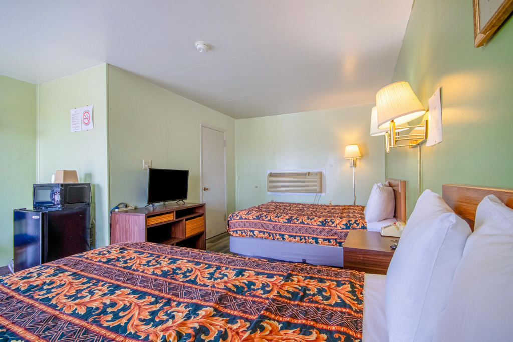Travelier Motel