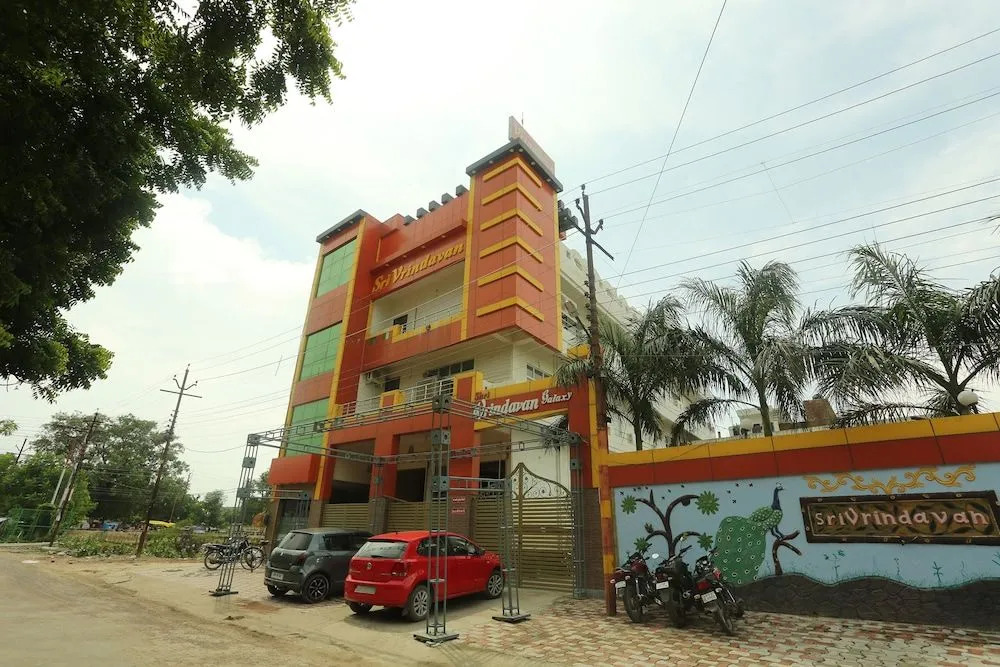 OYO 17204 Vrindawan Galaxy