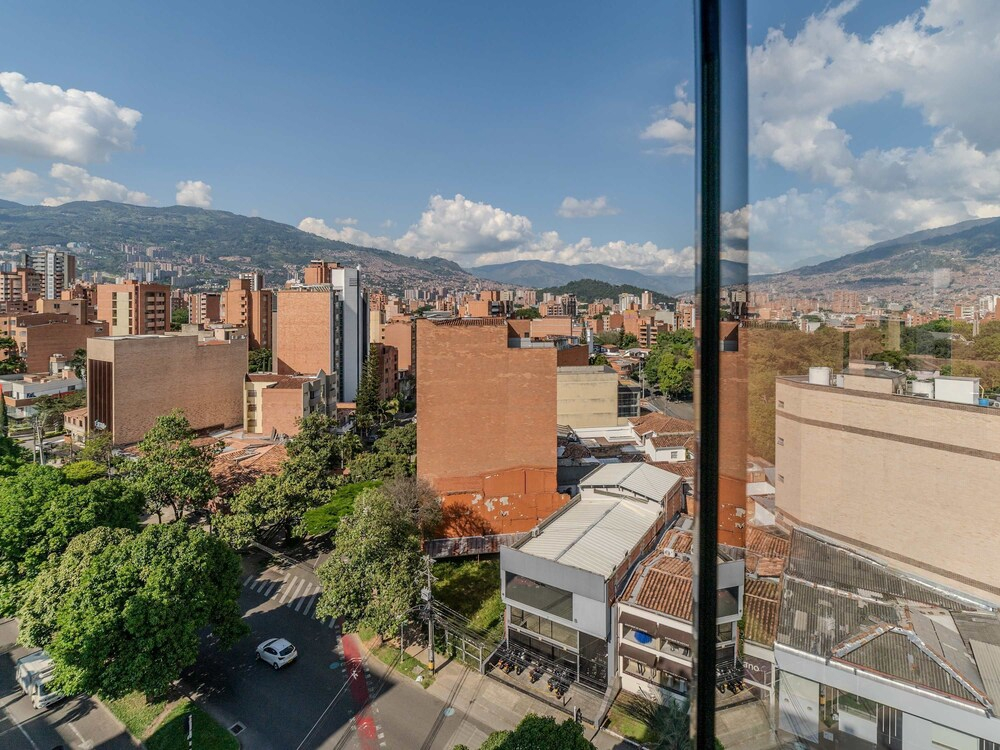 W Contemporary Loft w AC in Trendy Laureles