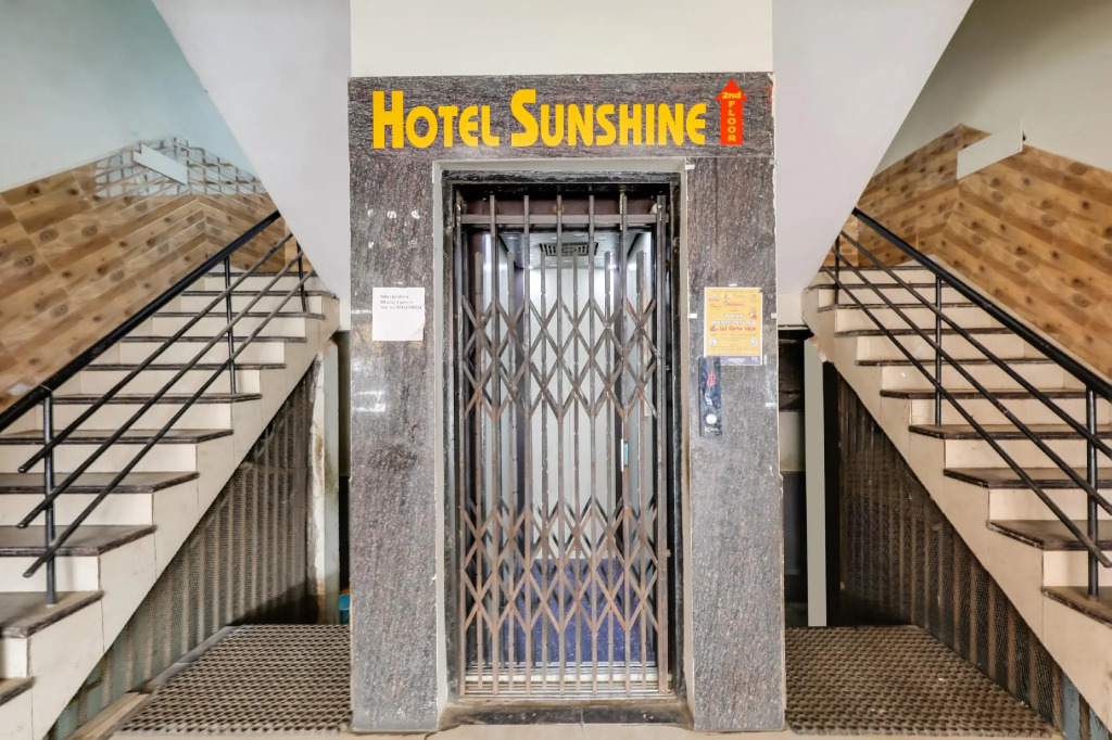OYO 16733 Hotel Sunshine