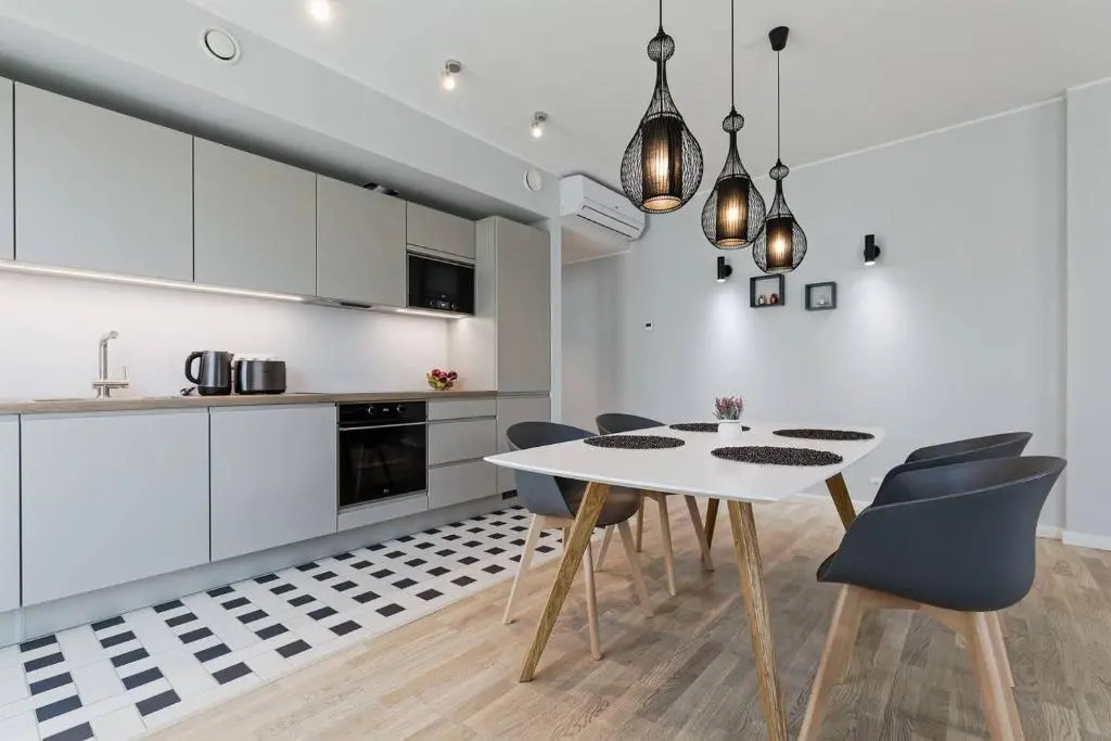 Central apartments, Quiet with Free Parking and AC