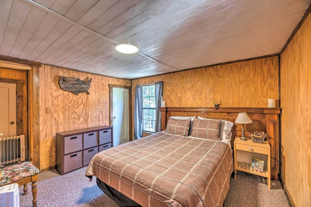 Pet-friendly Cloudcroft Cabin w/ Forest Views!