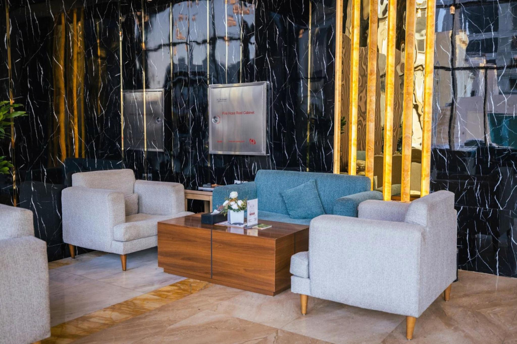 Mirnian Hotel
