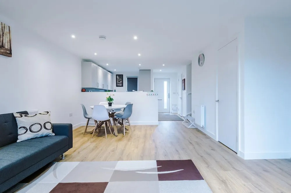 Stunning 3-bed House in Salford