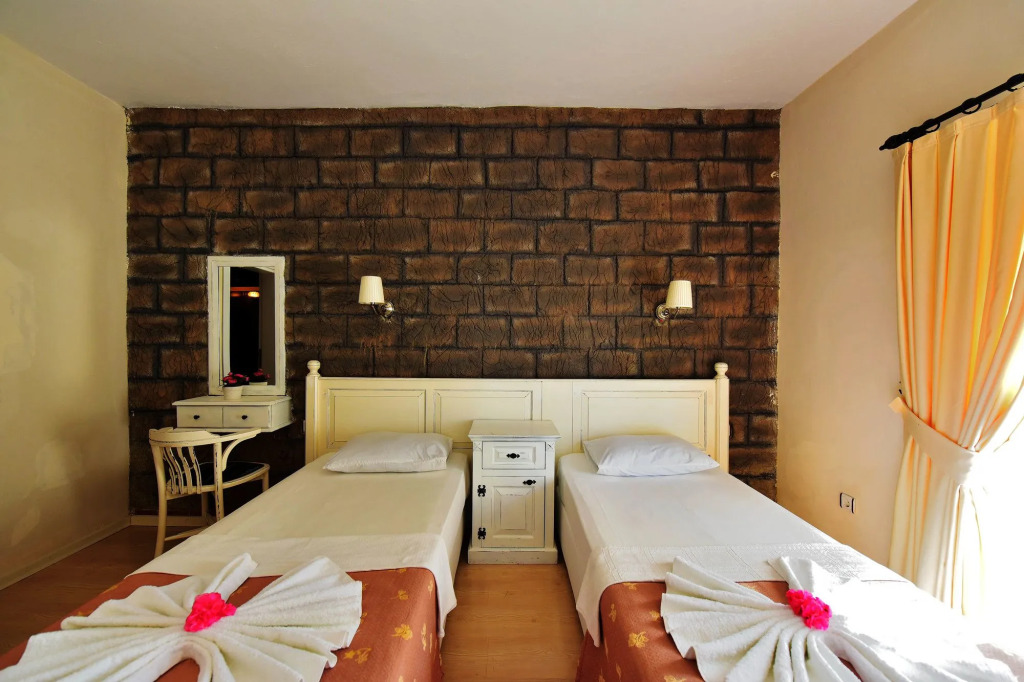 Yalim Hotel