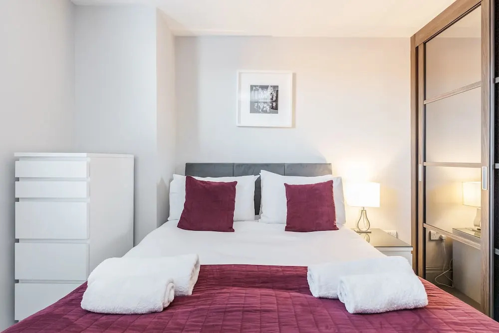 Roomspace Serviced Apartments - The Quadrant