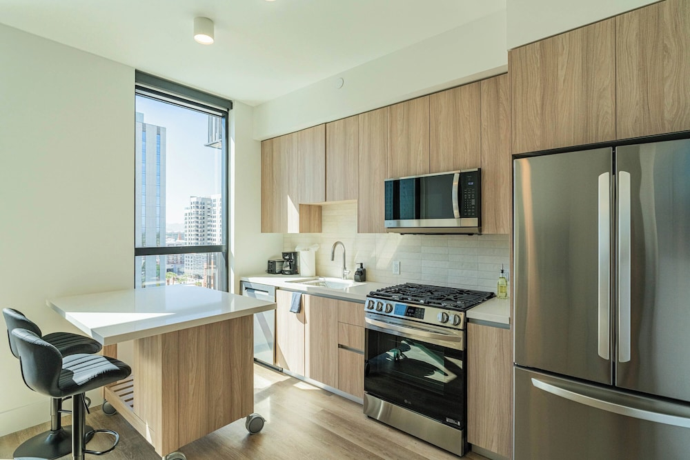 Deluxe Stay 5mins to Convention Center