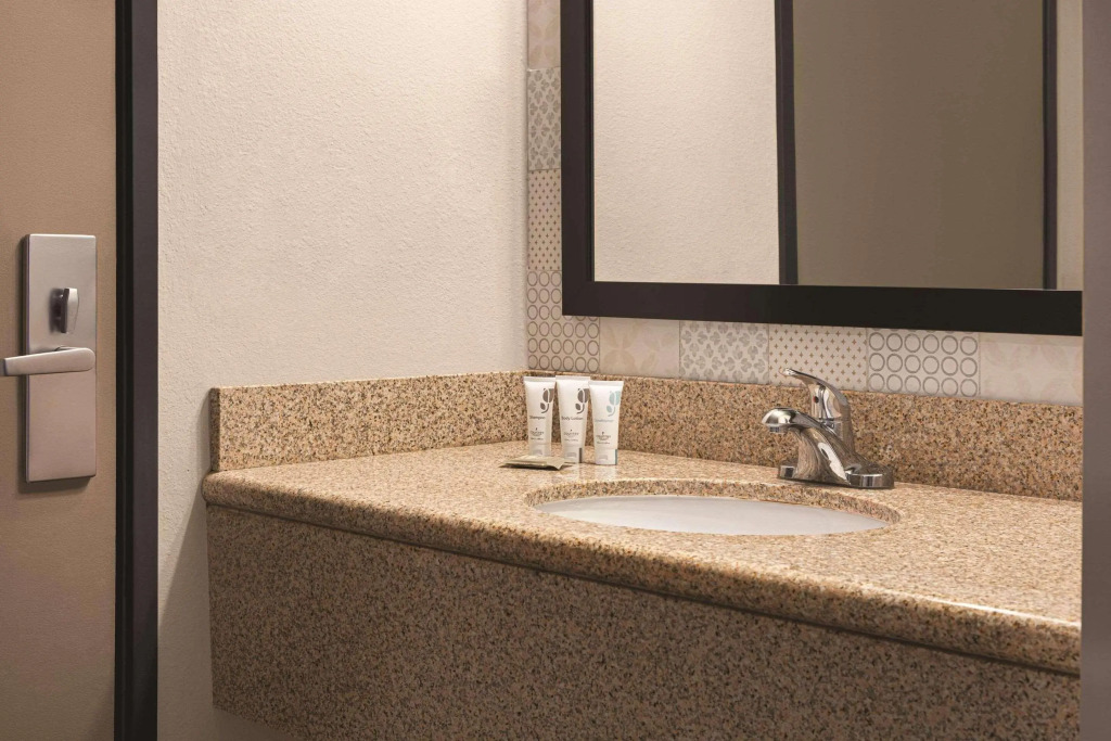 Country Inn & Suites by Radisson, Dunn I-95