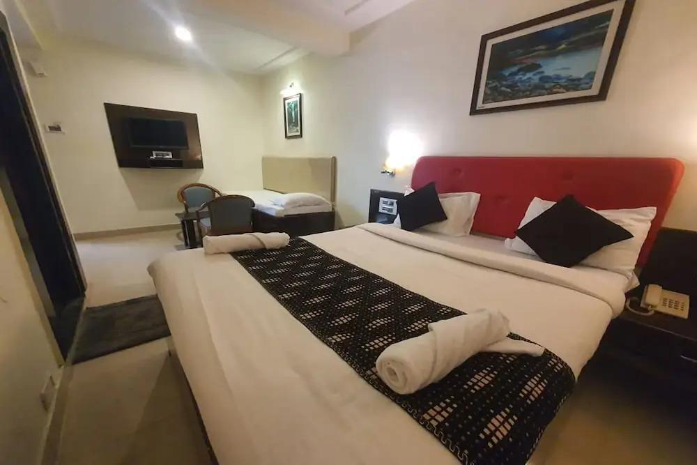 FabHotel Silver Leef and Resort