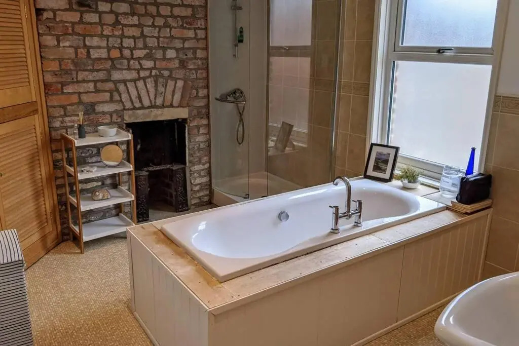 200 year old large townhouse with sea views
