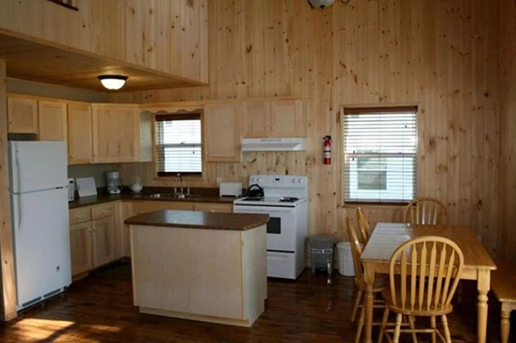 Lanes Riverhouse Inn & Cottages