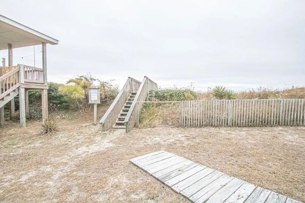 The Captain's Quarters 2 Bedroom Home by RedAwning