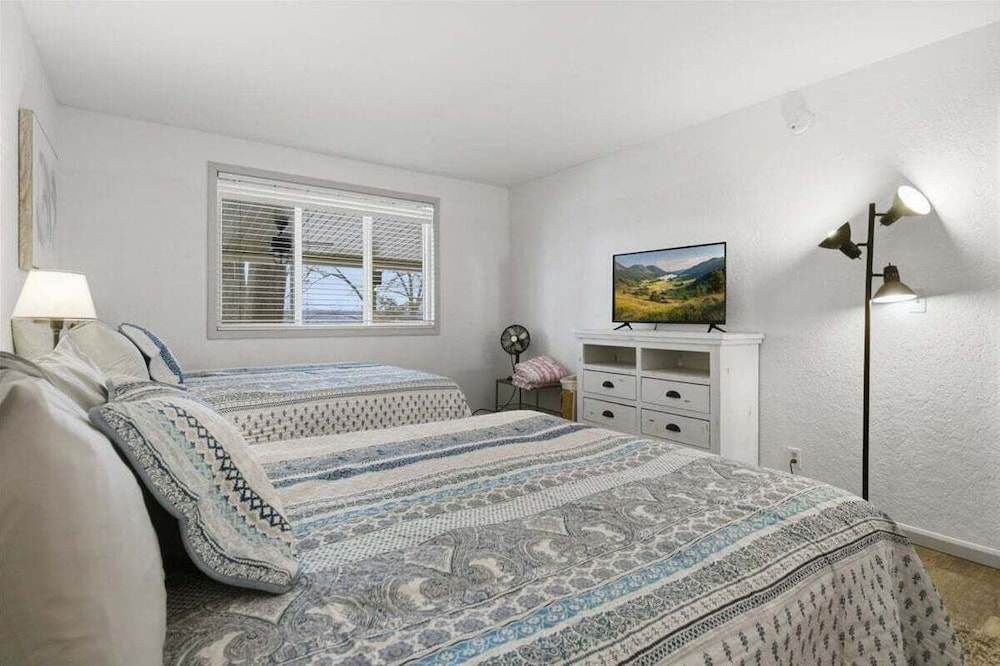 Prime Osage Beach Home, Pet-friendly w/ Garage Near Margaritaville, Dining & Golf