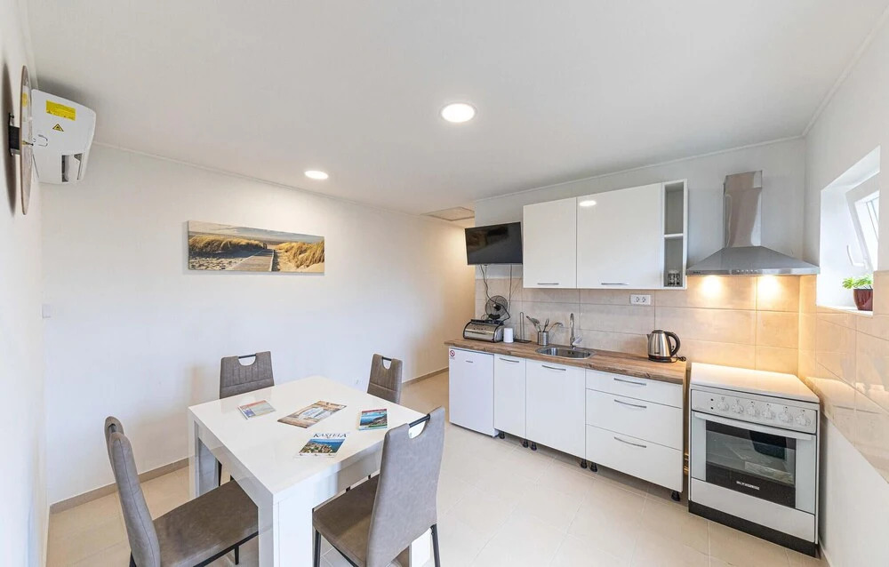 Amazing Apartment in Kastel Stari With 2 Bedrooms and Wifi