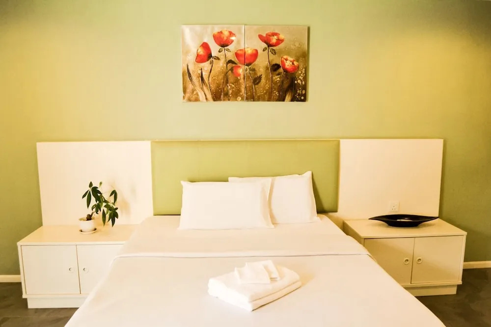 Qi Hotel and Club