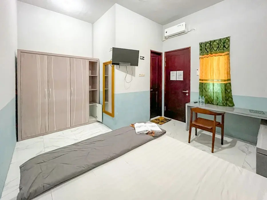 Kusuma Guest House Jombang RedPartner near Station Jombang