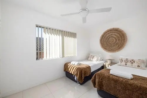 High Point, Unit 4/4 Magnus Street