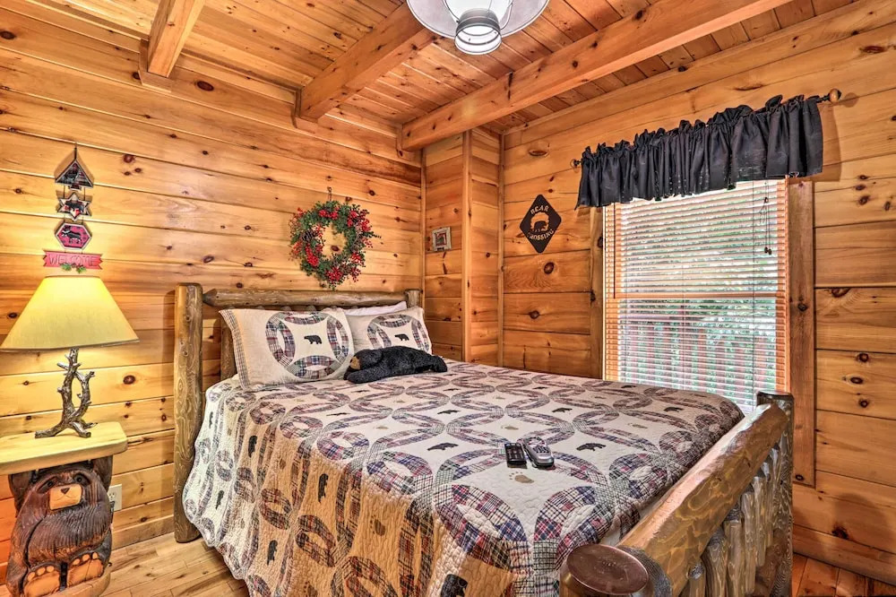 Pigeon Forge Getaway w/ Covered Patio & Hot Tub!