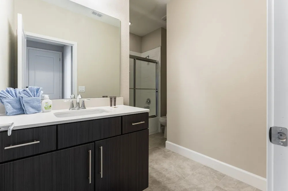 Fascinating 4br 3ba Pool Near Universal Studios 4 Bedroom Home by RedAwning