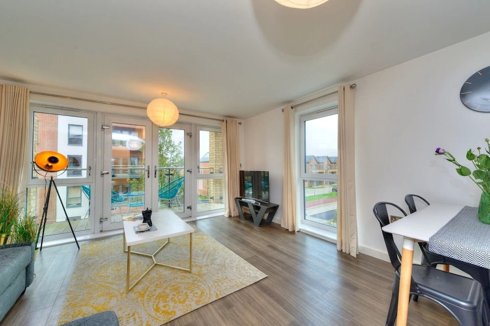 Executive Oakgrove Apartment