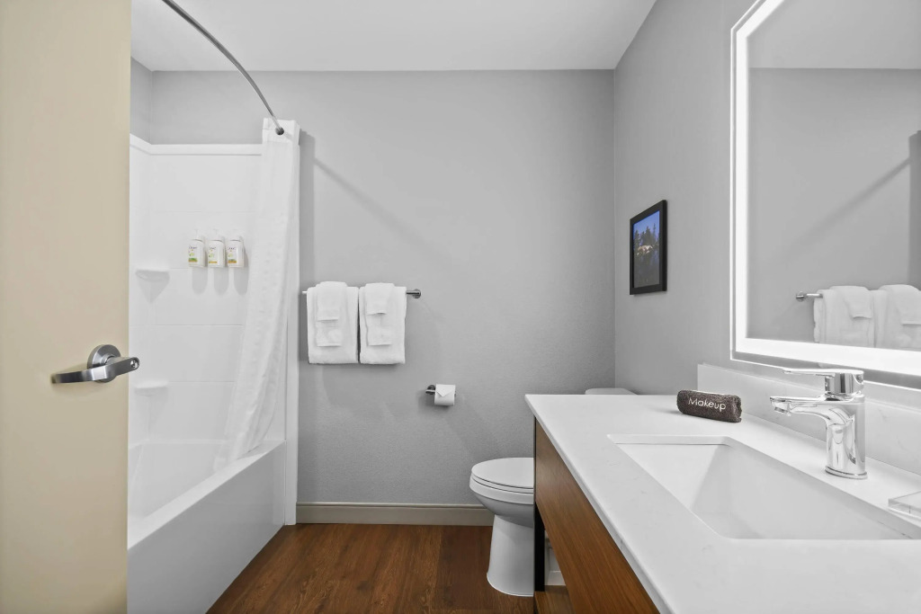 AmericInn by Wyndham International Falls