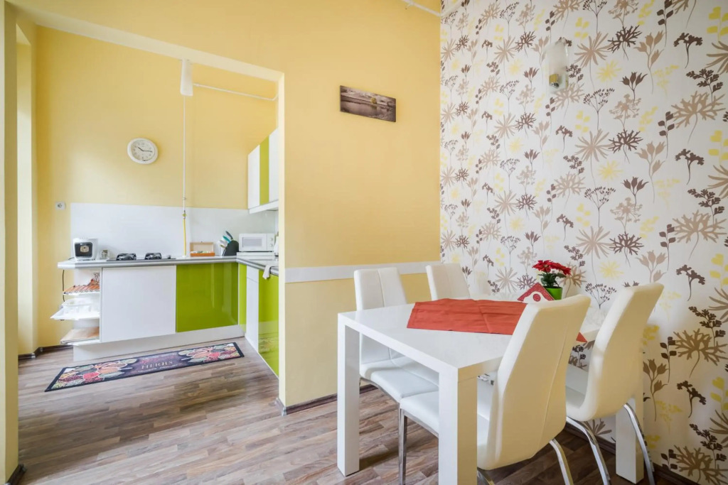 BpR Pyvo Street Home with balcony