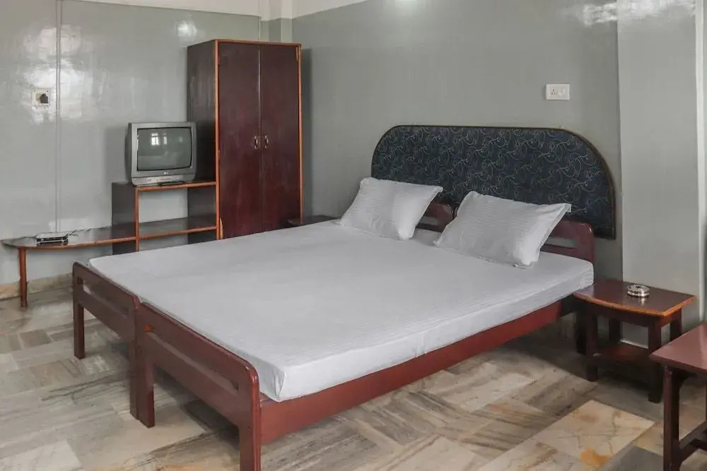 Hotel Galaxy by OYO Rooms