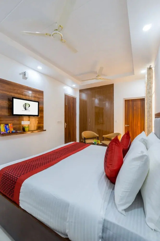 Hotel Park Tree I Sec-63A I Noida I Couple Friendly and Corporate Rooms available