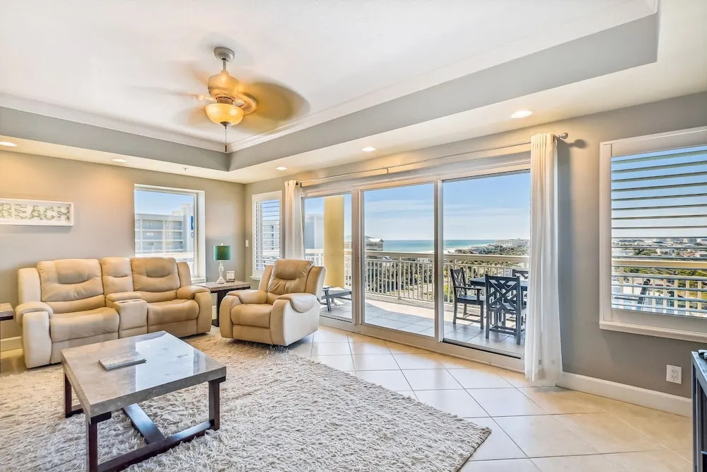 Harbor Landing 601b 3 Bedroom Condo by RedAwning