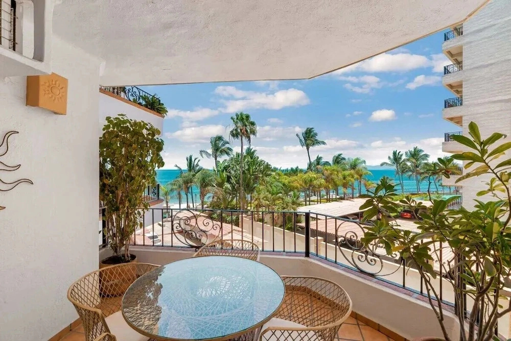 Ocean View 2Br Condo-balcony-beach-pool - 304