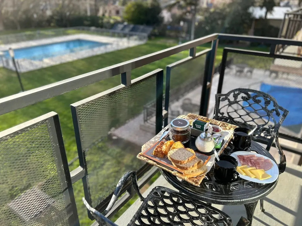 Los Robles Apart Hotel l Suites & Spa