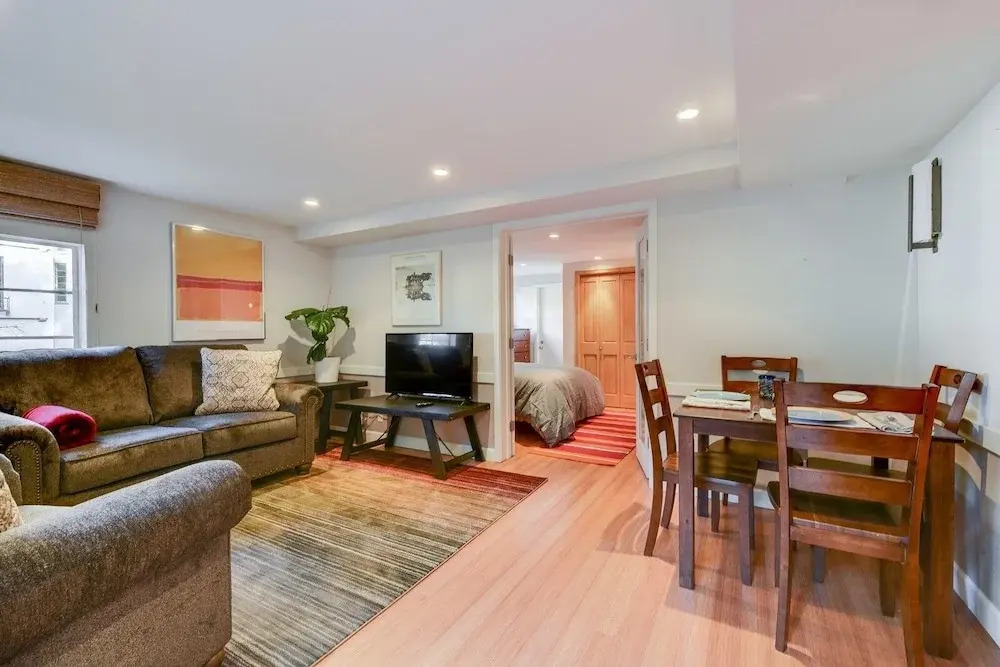 Aesthetically Elegant Downstairs Unit In Oakland 1 Bedroom Apts by Redawning