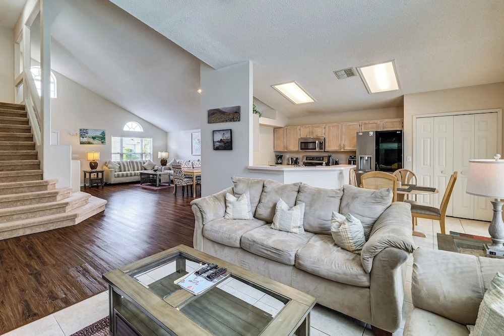 < 5 Mi to Disney Parks: Spacious Home w/ Lanai