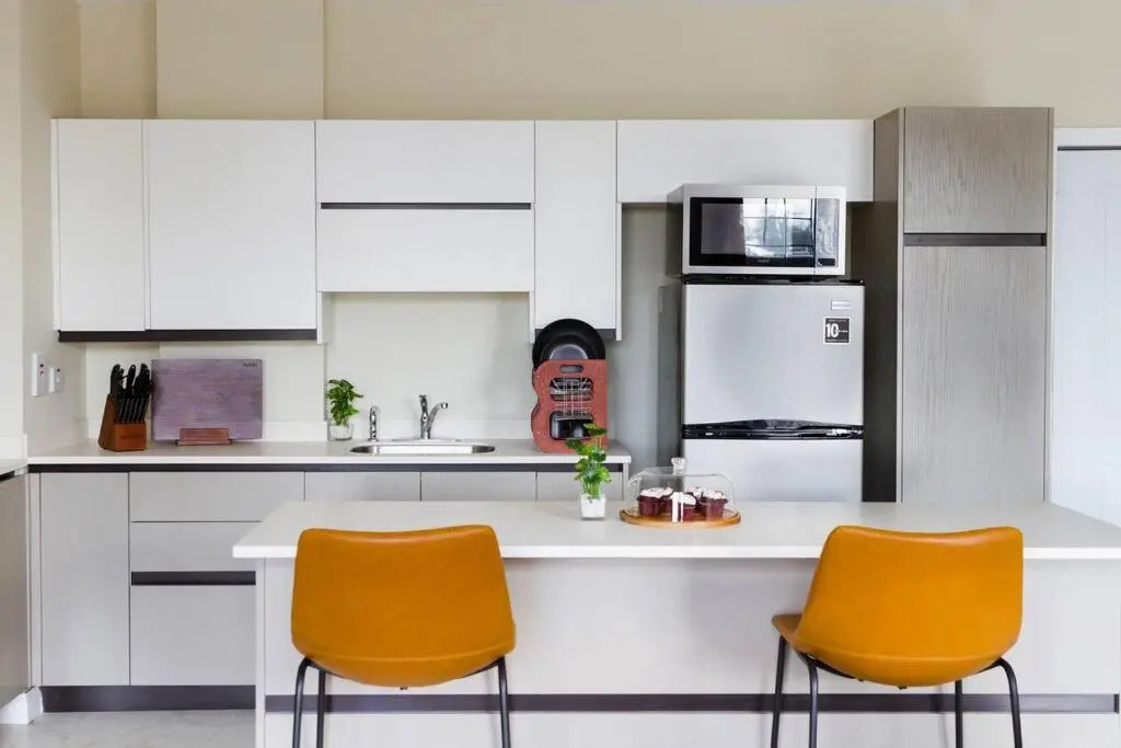 Classy & Conveniently Located 1 Bed Room Suite