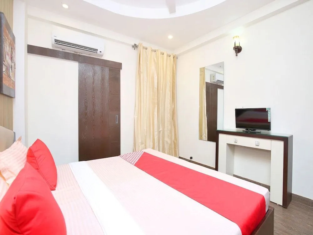 Royal Lake Suites By OYO Rooms