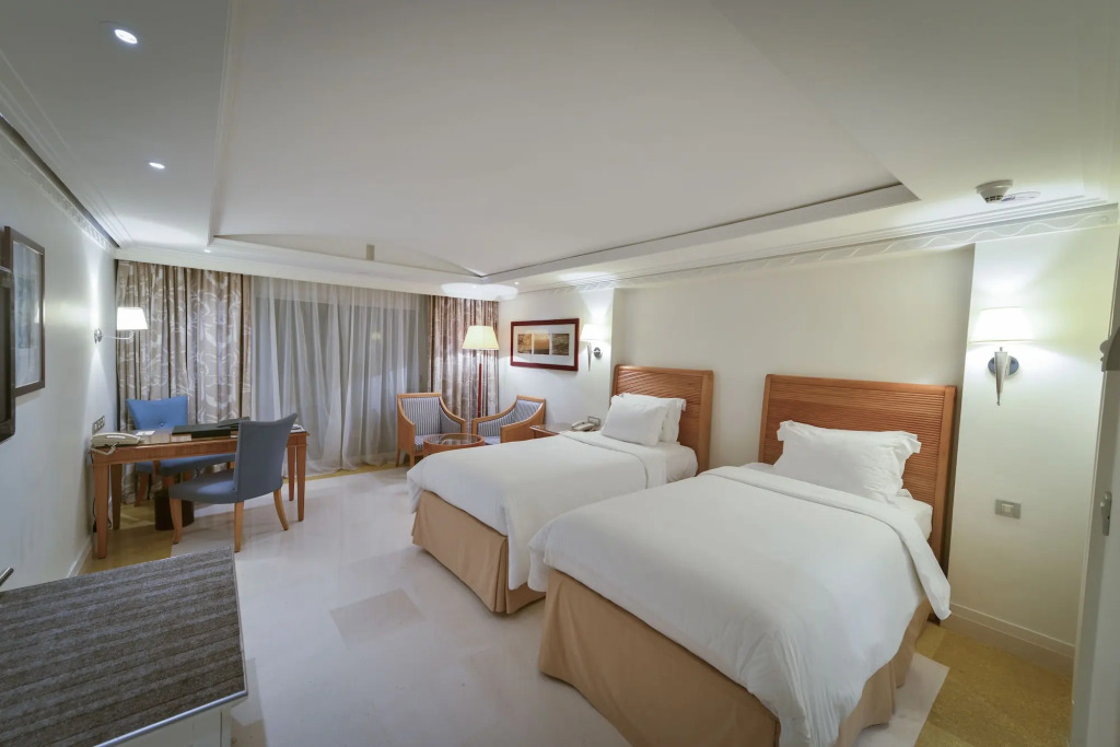 L Amphitrite Palace Beach Resort & Spa