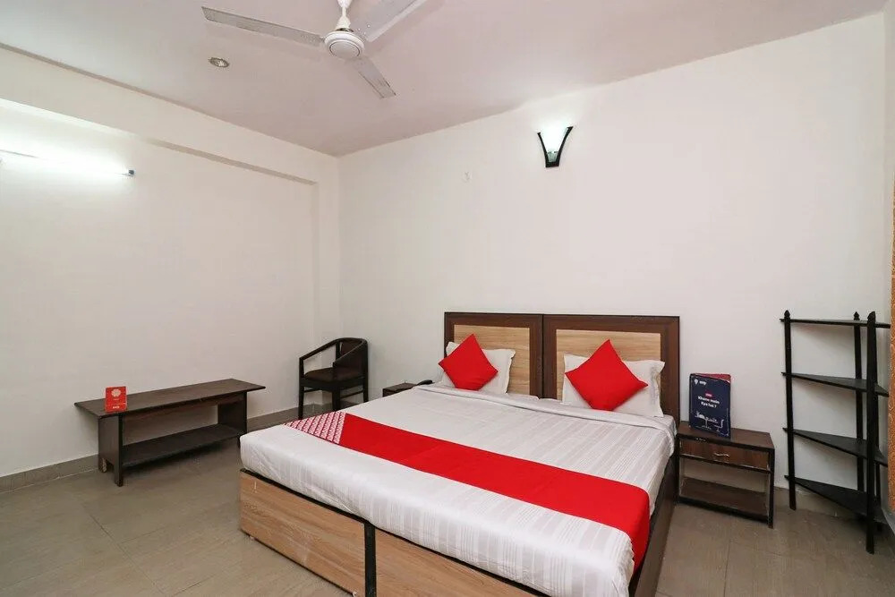 OYO 24878 Hotel Aicon Palace