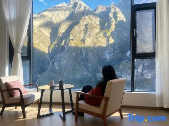 Jijing Xilu Bieyuan｜Starry Canyon Homestay(Hutiaoxia Branch)