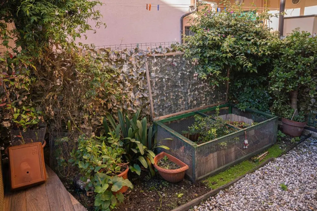 084 - Casa dei Limoni, cortile privato,5 minuti di auto dal mare
