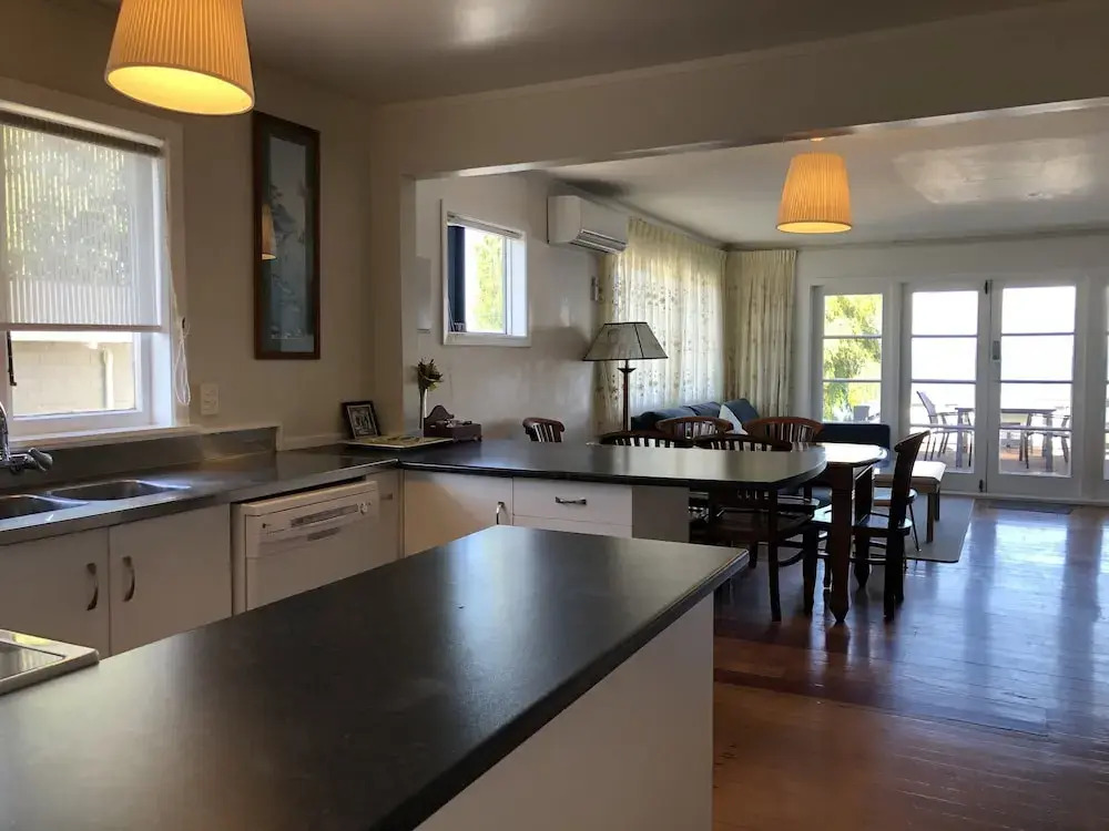 Lakeview Small Studio