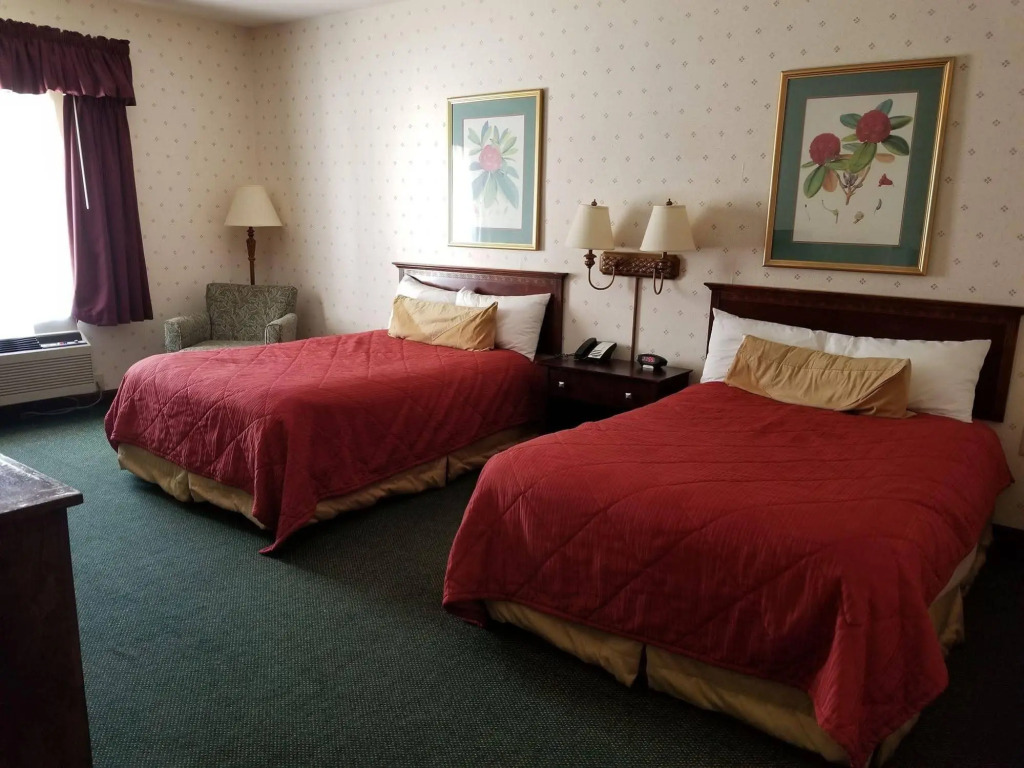 Plantation Inn & Suites Near Locust Grove I 75