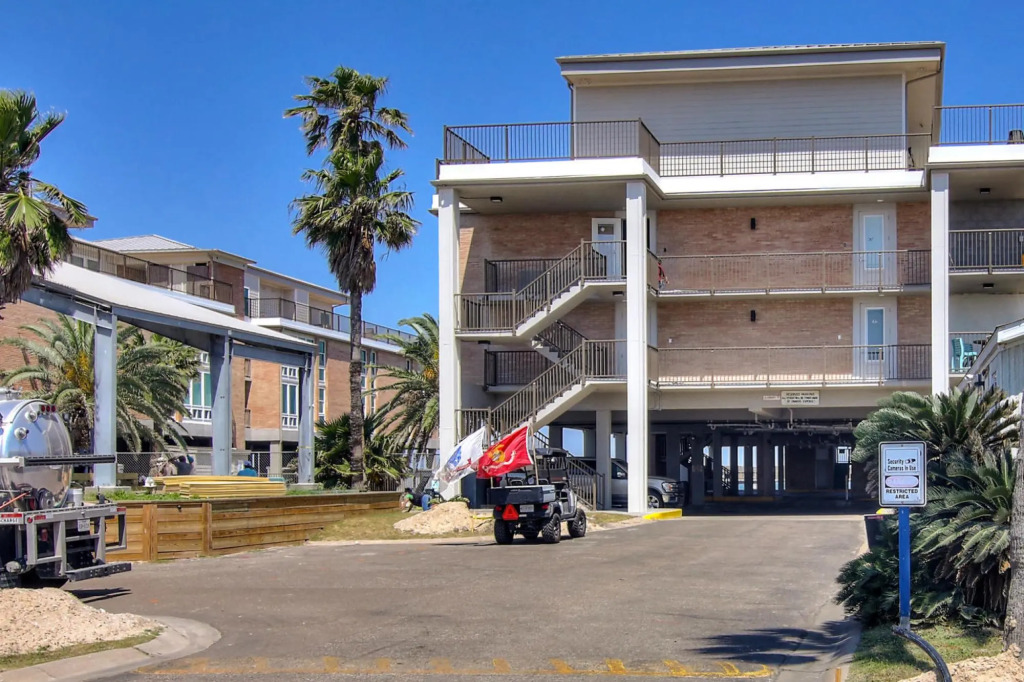 Channelview 305