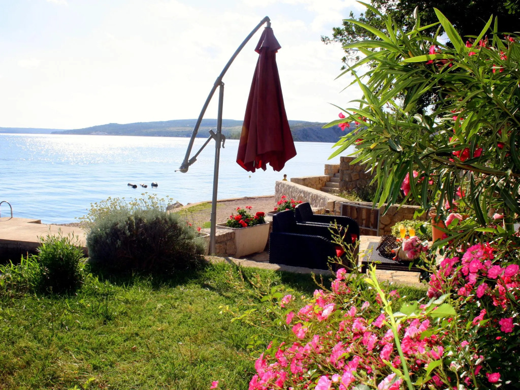 Apartment in Maslenica With Terrace