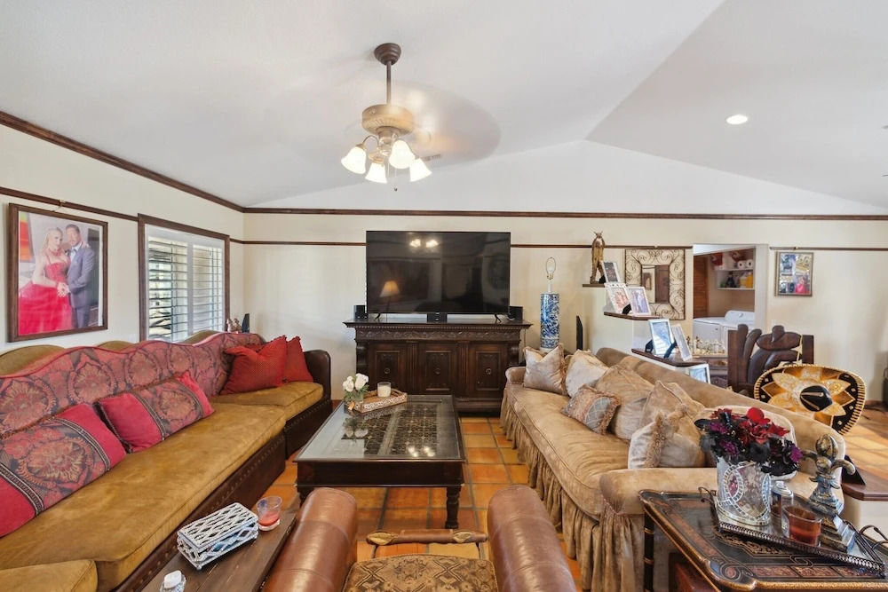 Countryside Spanish Hacienda W/ Spa, Horses, Views by Redawning