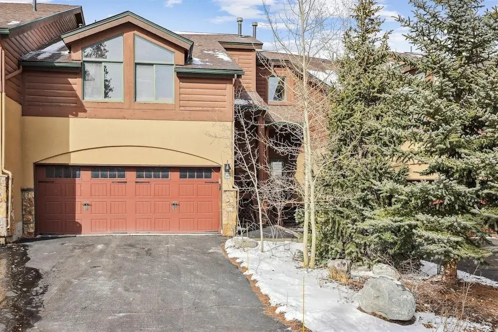 Water Dance Retreat 4 Bedroom Townhouse by RedAwning
