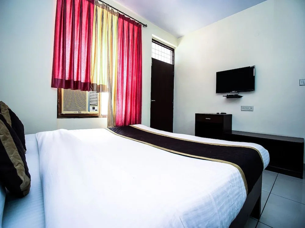OYO 16382 Hotel Sinjara