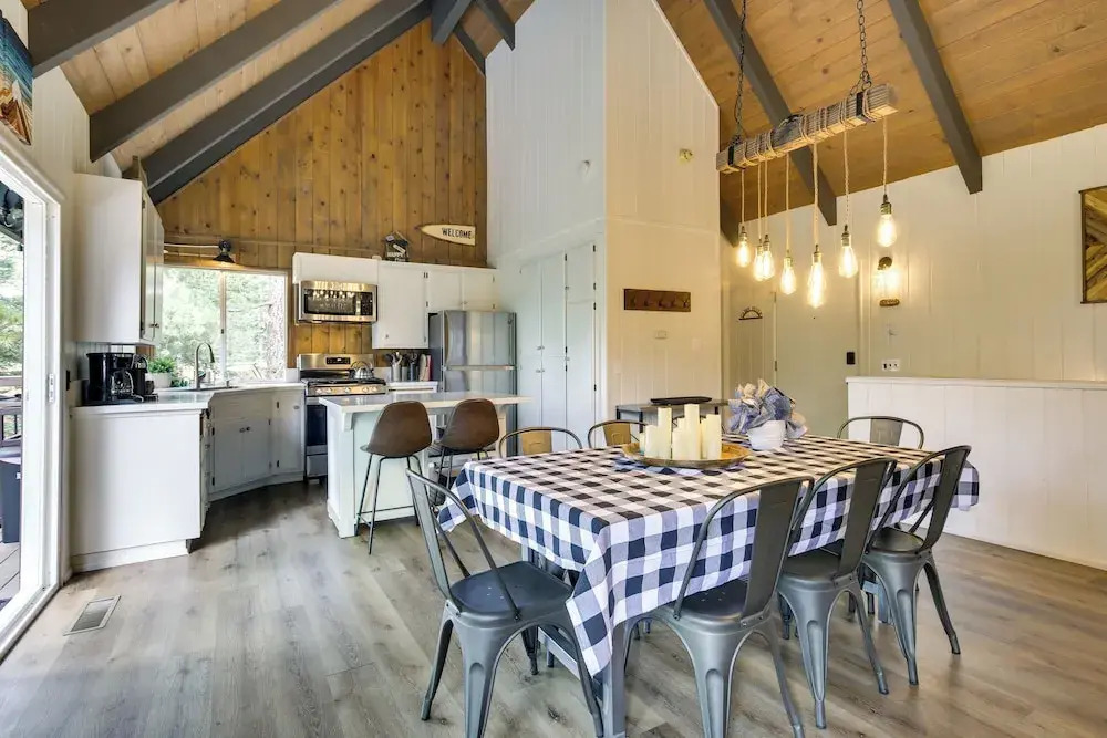 Cozy & Chic Lake Arrowhead Cabin w/ Deck