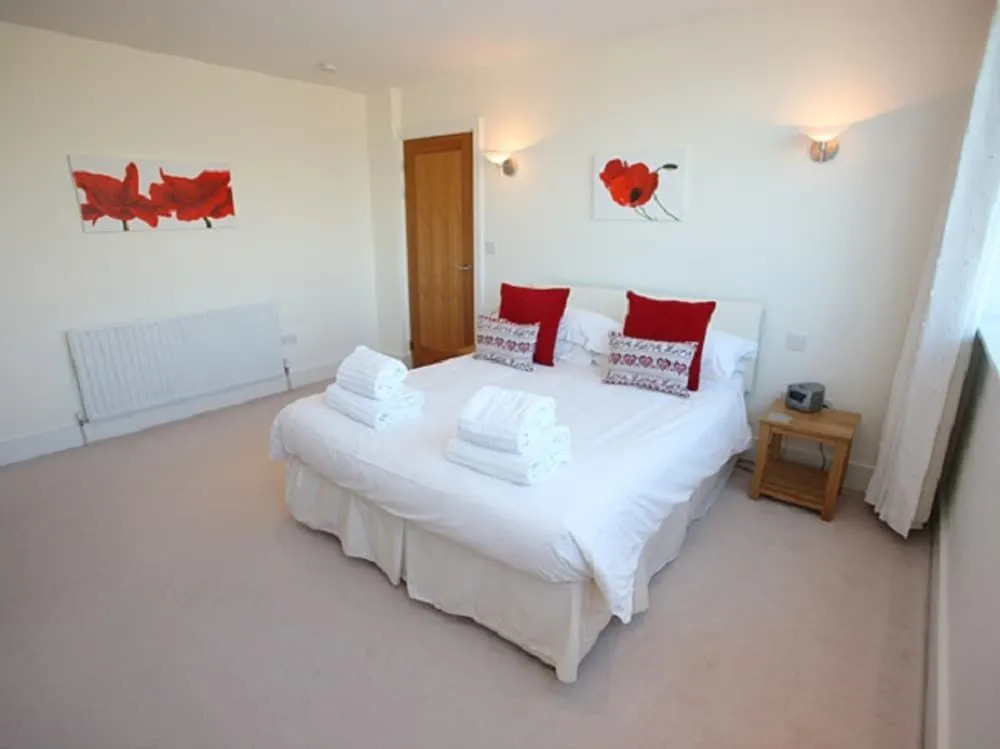 Jeanneau - Prestigious Dolphin Quays apartment on Poole Quay