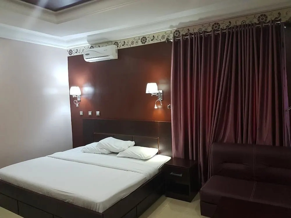 Grand Valley Hotel